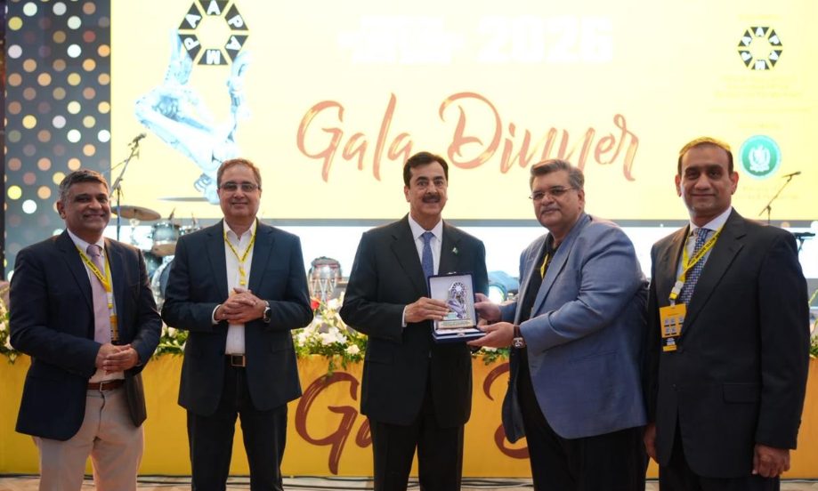 Award presentation at the auto show gala dinner
